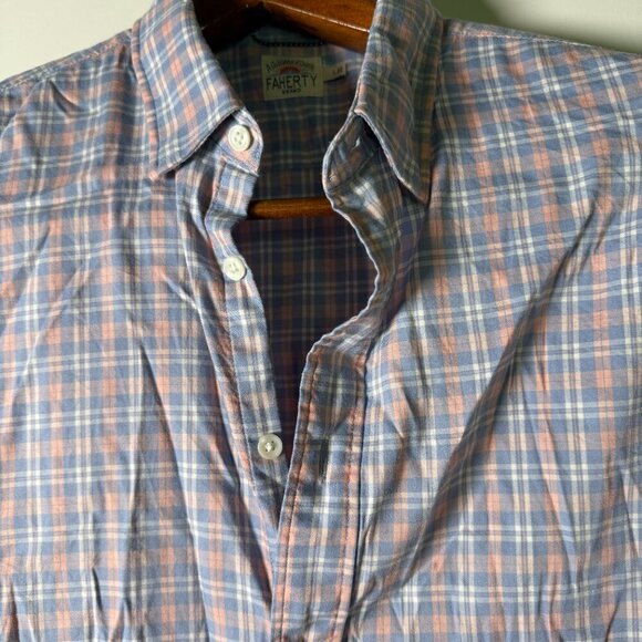 Faherty Long Sleeve Button Up Blue, Pink, White Plaid Size Large - Picture 7 of 9